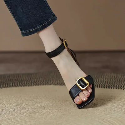 Lynn | Naomi Stylish Sandals