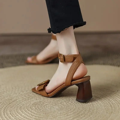 Lynn | Naomi Stylish Sandals