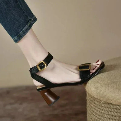 Lynn | Naomi Stylish Sandals