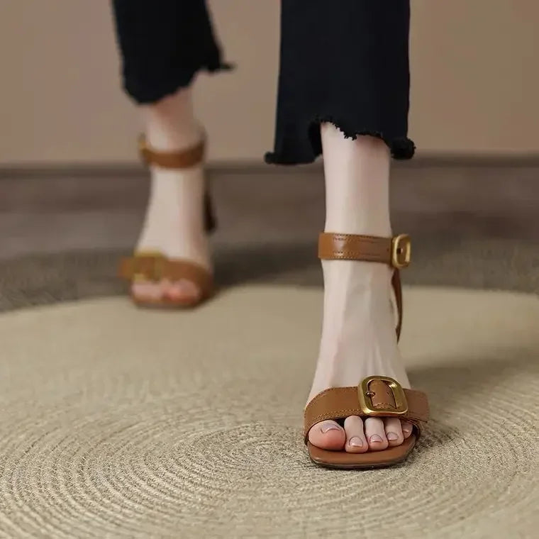 Lynn | Naomi Stylish Sandals