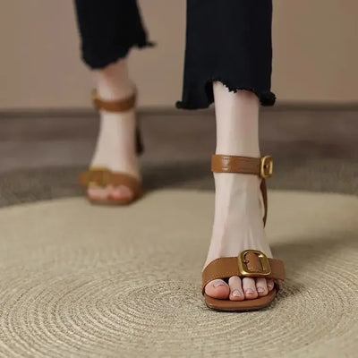 Lynn | Naomi Stylish Sandals