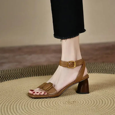Lynn | Naomi Stylish Sandals